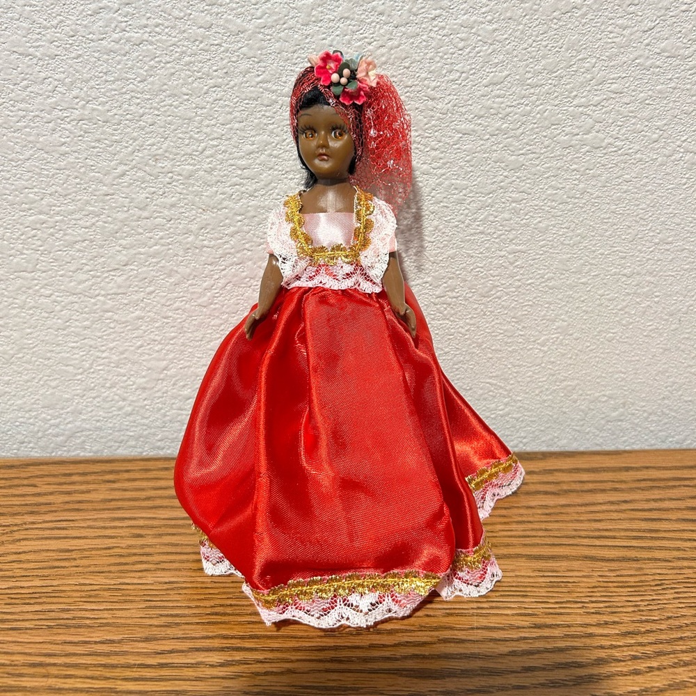 Five Vintage Arco Dolls in Colorful Dresses From Different Countries “1970” - Picture 4 of 14